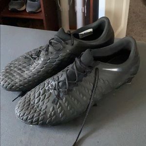 Nike blackout mens hypervenom size 10.5